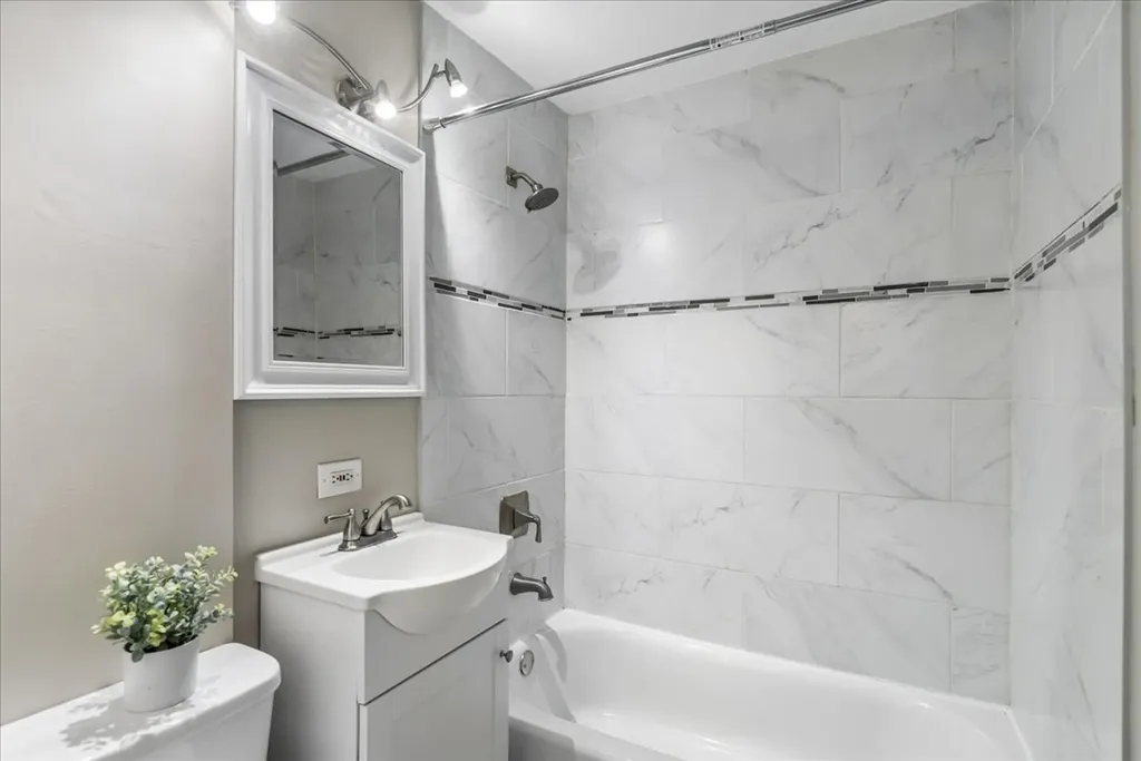 17 Rugby Road Lake Zurich IL 60047