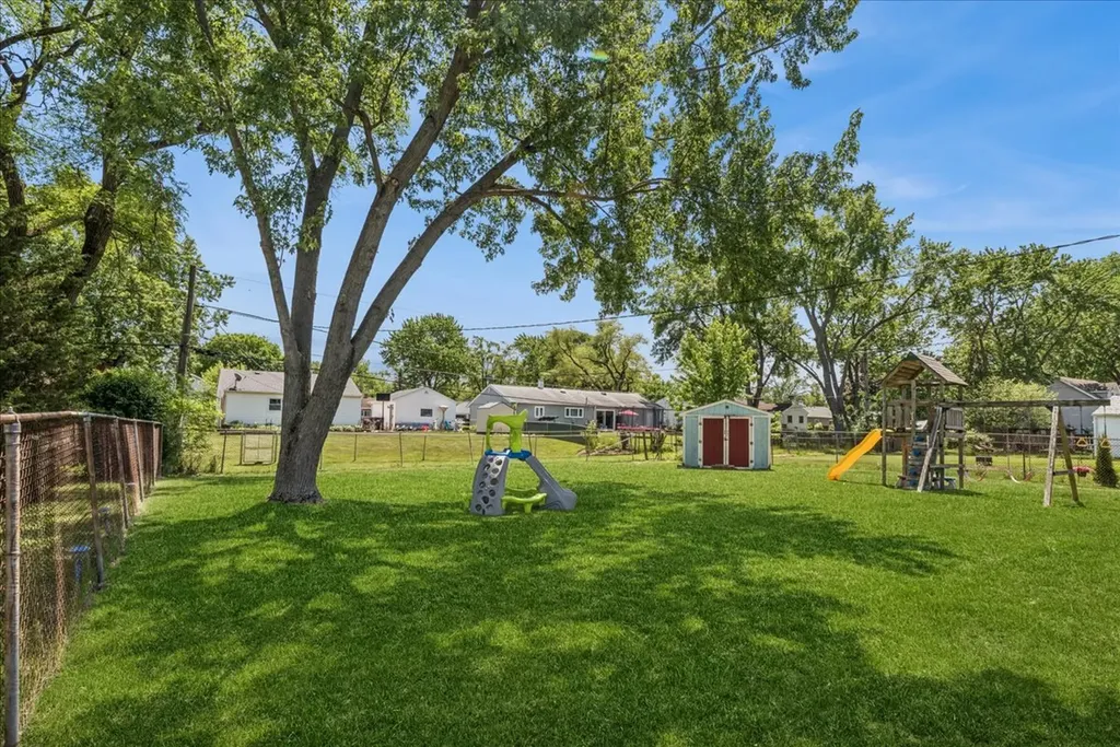 17 Rugby Road Lake Zurich IL 60047