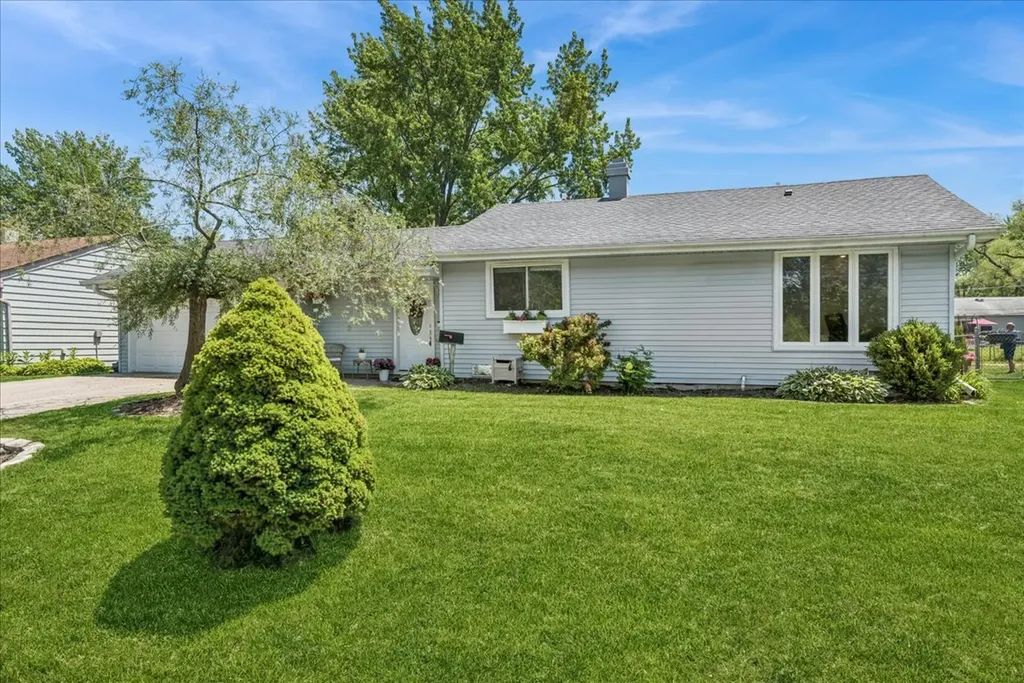 17 Rugby Road Lake Zurich IL 60047
