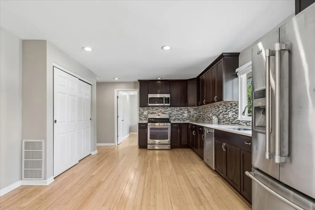 17 Rugby Road Lake Zurich IL 60047