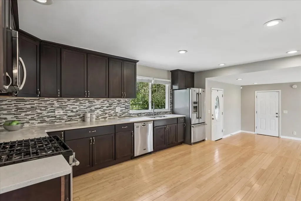 17 Rugby Road Lake Zurich IL 60047