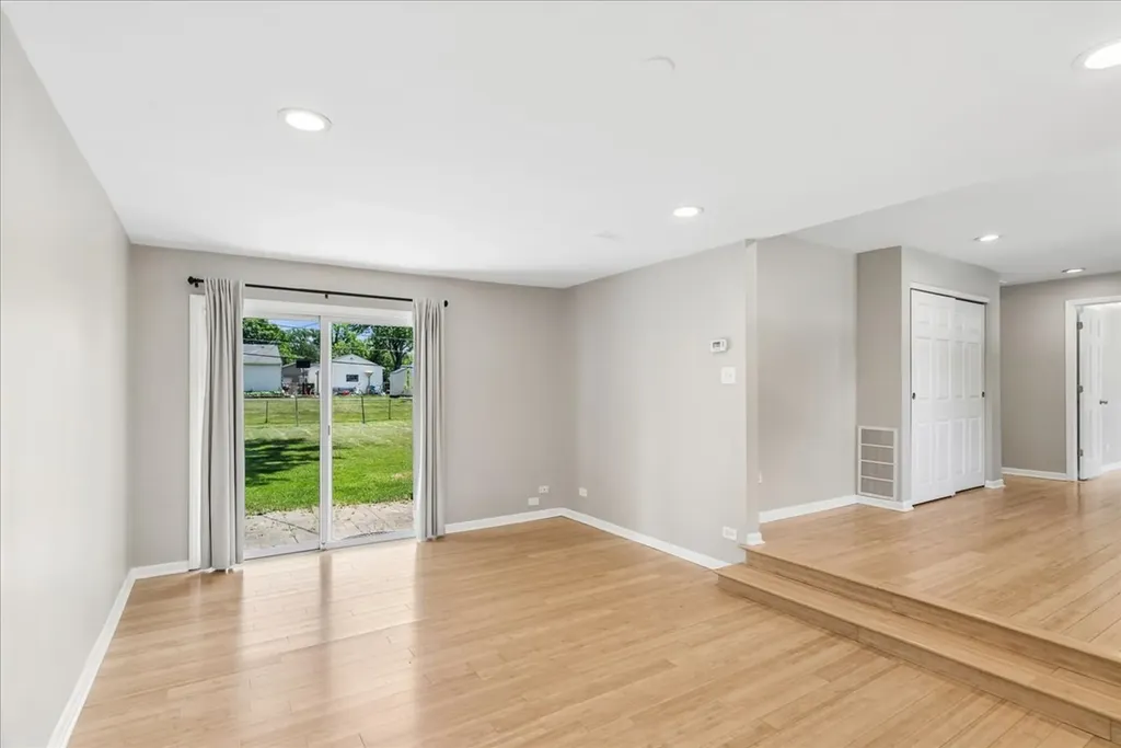 17 Rugby Road Lake Zurich IL 60047