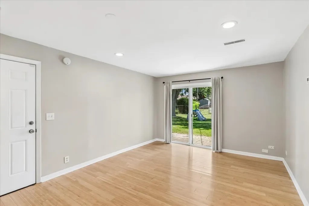 17 Rugby Road Lake Zurich IL 60047