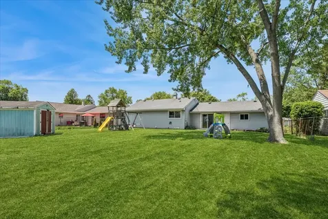 17 Rugby Road Lake Zurich IL 60047