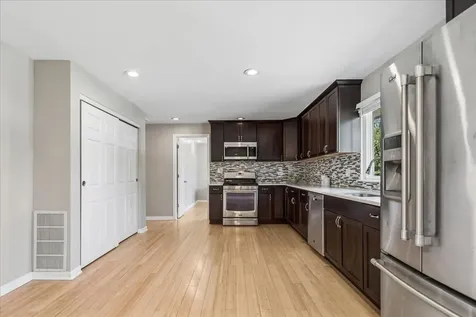 17 Rugby Road Lake Zurich IL 60047