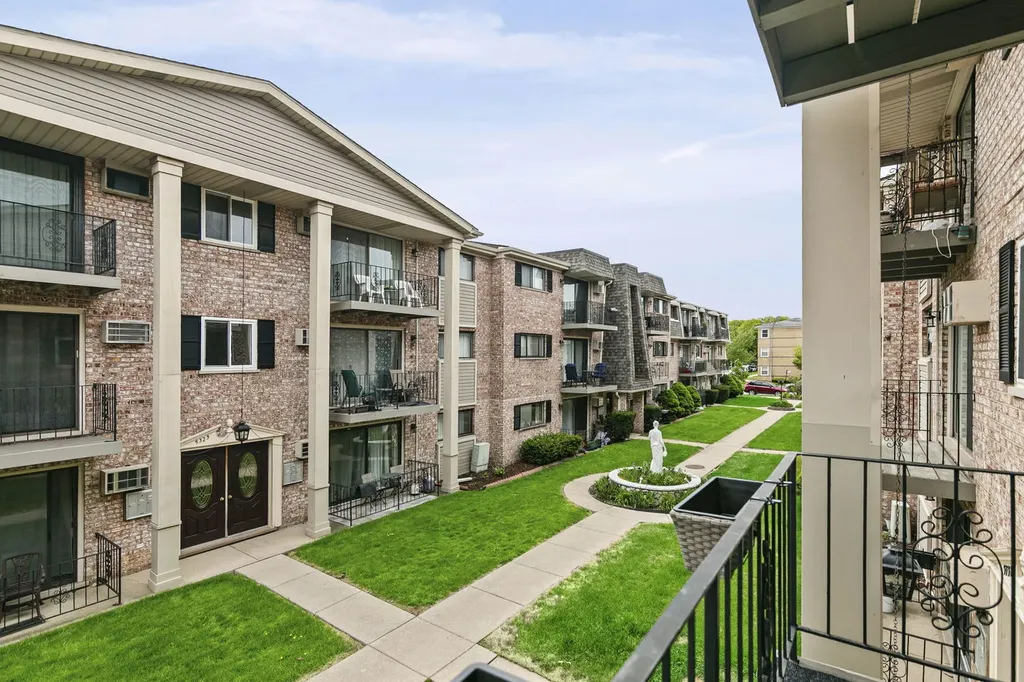5331 North Delphia Avenue Chicago IL 60656