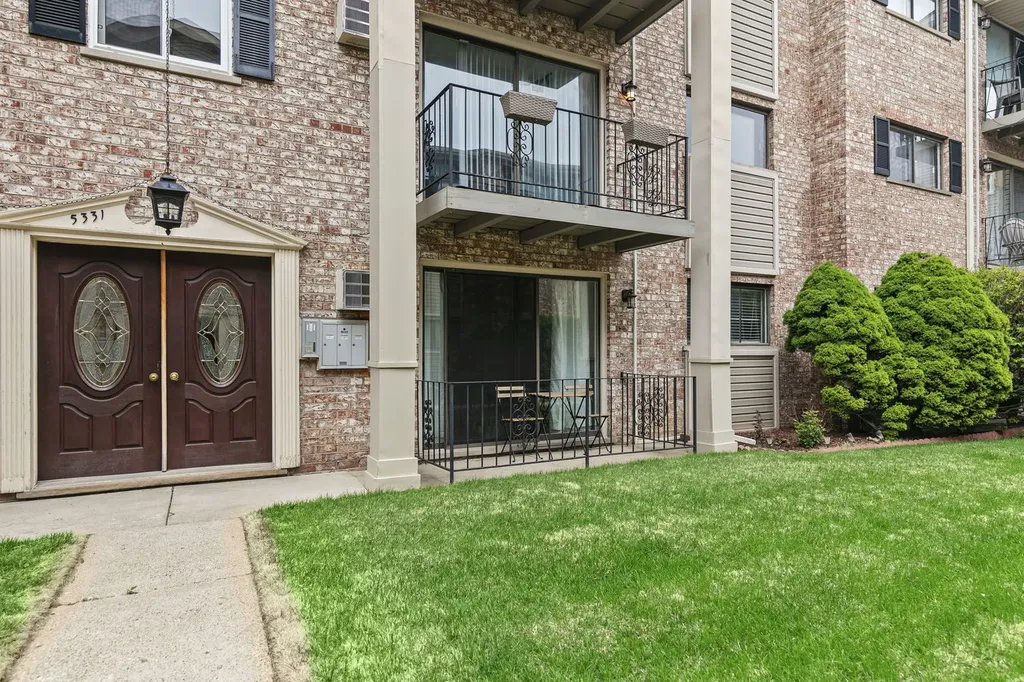 5331 North Delphia Avenue Chicago IL 60656