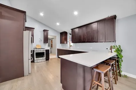 5549 West 102nd Street Oak Lawn IL 60453