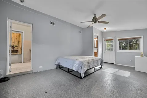 5549 West 102nd Street Oak Lawn IL 60453