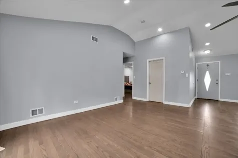 5549 West 102nd Street Oak Lawn IL 60453