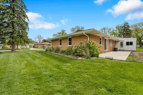 5549 West 102nd Street Oak Lawn IL 60453