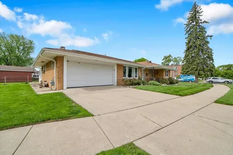 5549 West 102nd Street Oak Lawn IL 60453