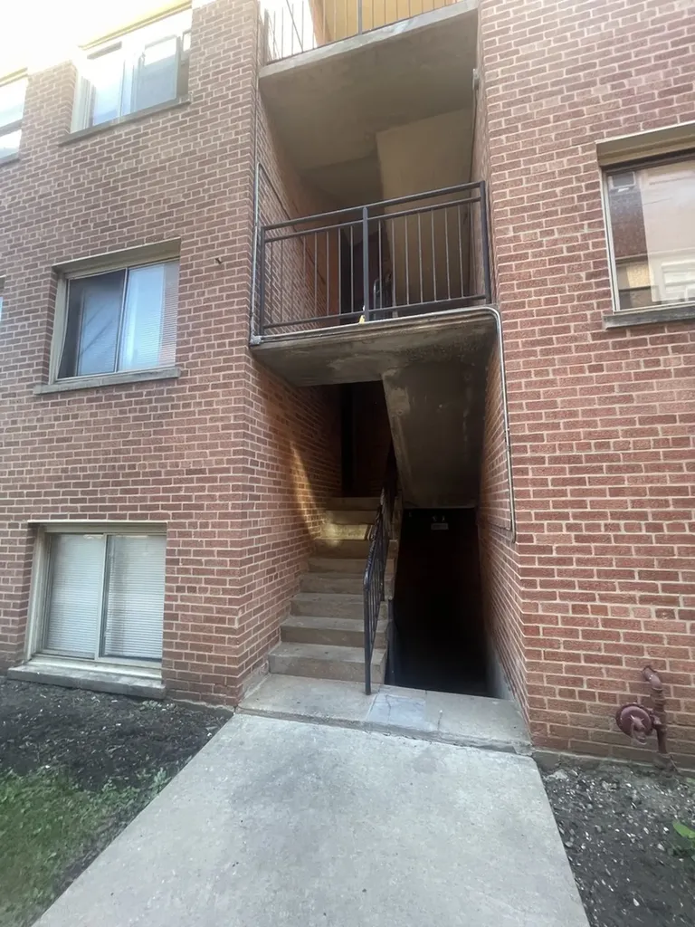 2245 West Farwell Avenue Chicago IL 60645
