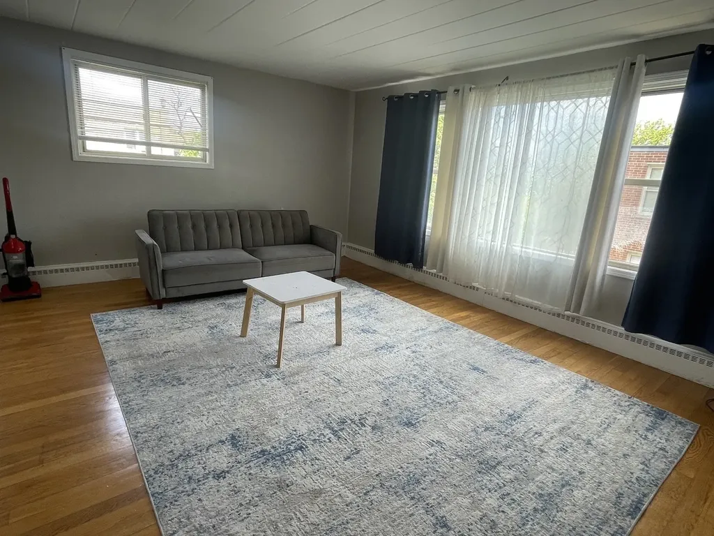 2245 West Farwell Avenue Chicago IL 60645