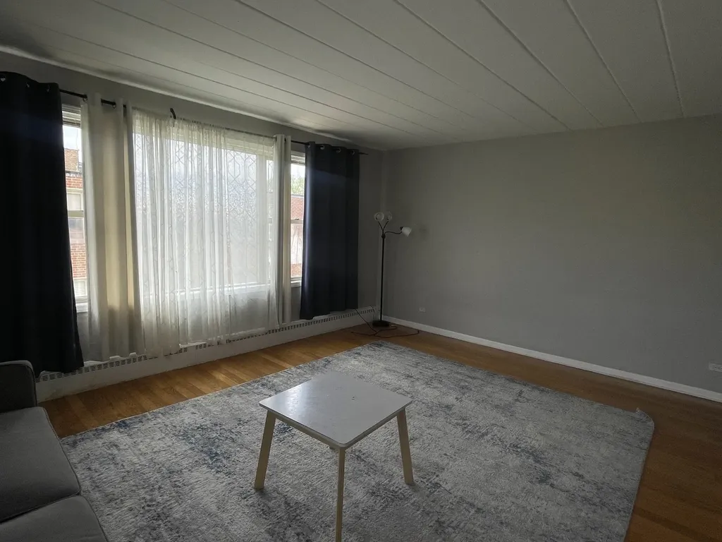 2245 West Farwell Avenue Chicago IL 60645