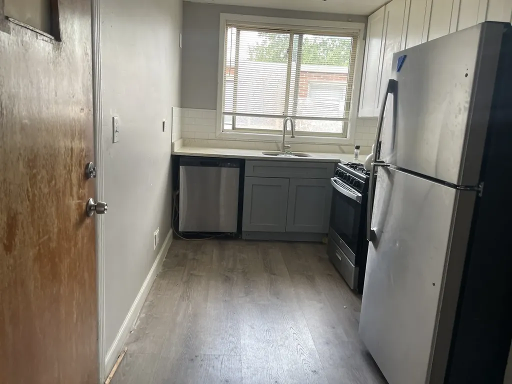 2245 West Farwell Avenue Chicago IL 60645