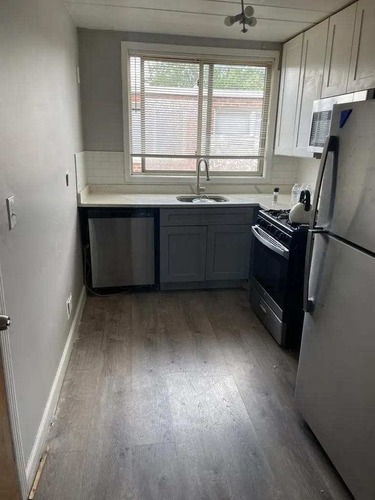 2245 West Farwell Avenue Chicago IL 60645