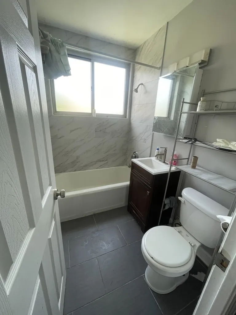 2245 West Farwell Avenue Chicago IL 60645