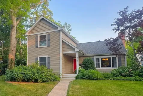 210 Woodward Avenue Geneva IL 60134