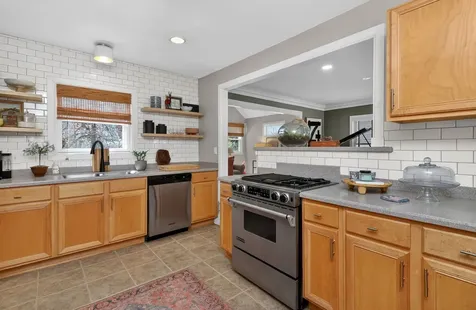 210 Woodward Avenue Geneva IL 60134