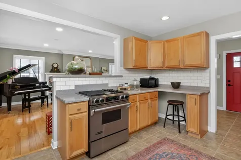 210 Woodward Avenue Geneva IL 60134