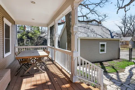 210 Woodward Avenue Geneva IL 60134