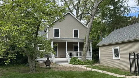 210 Woodward Avenue Geneva IL 60134