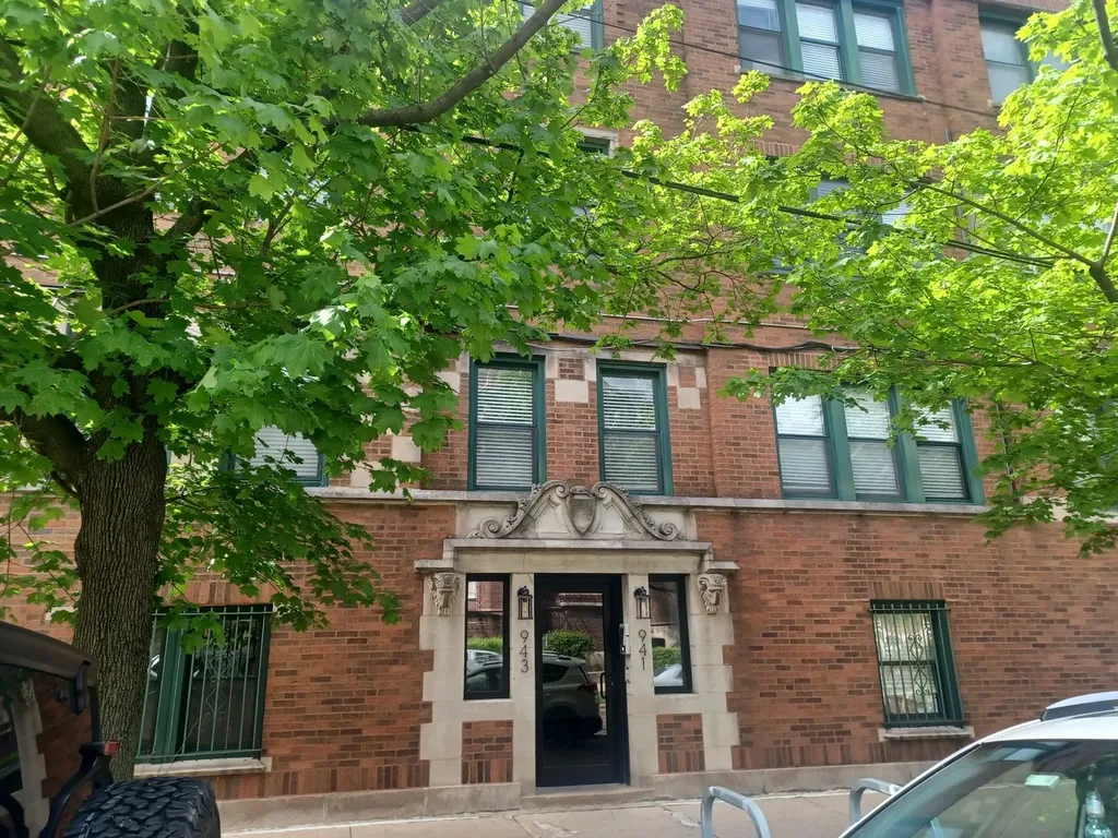 941 East 54th Place Chicago IL 60615