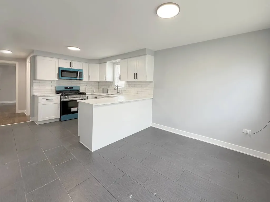 10139 South May Street Chicago IL 60643
