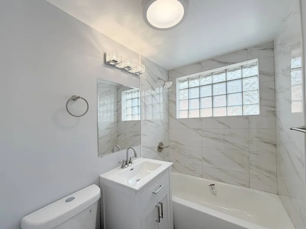 10139 South May Street Chicago IL 60643