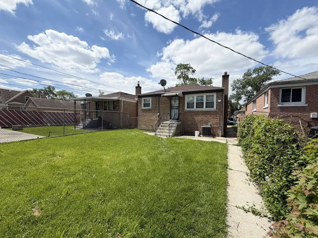 10139 South May Street Chicago IL 60643