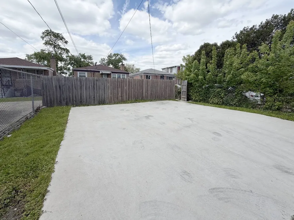 10139 South May Street Chicago IL 60643