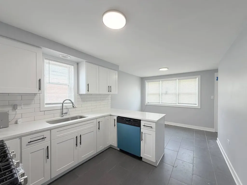 10139 South May Street Chicago IL 60643