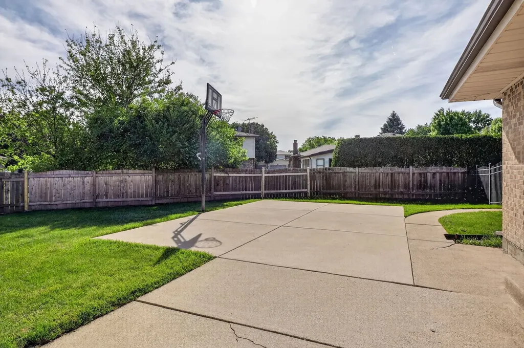 1051 68TH Street Downers Grove IL 60516