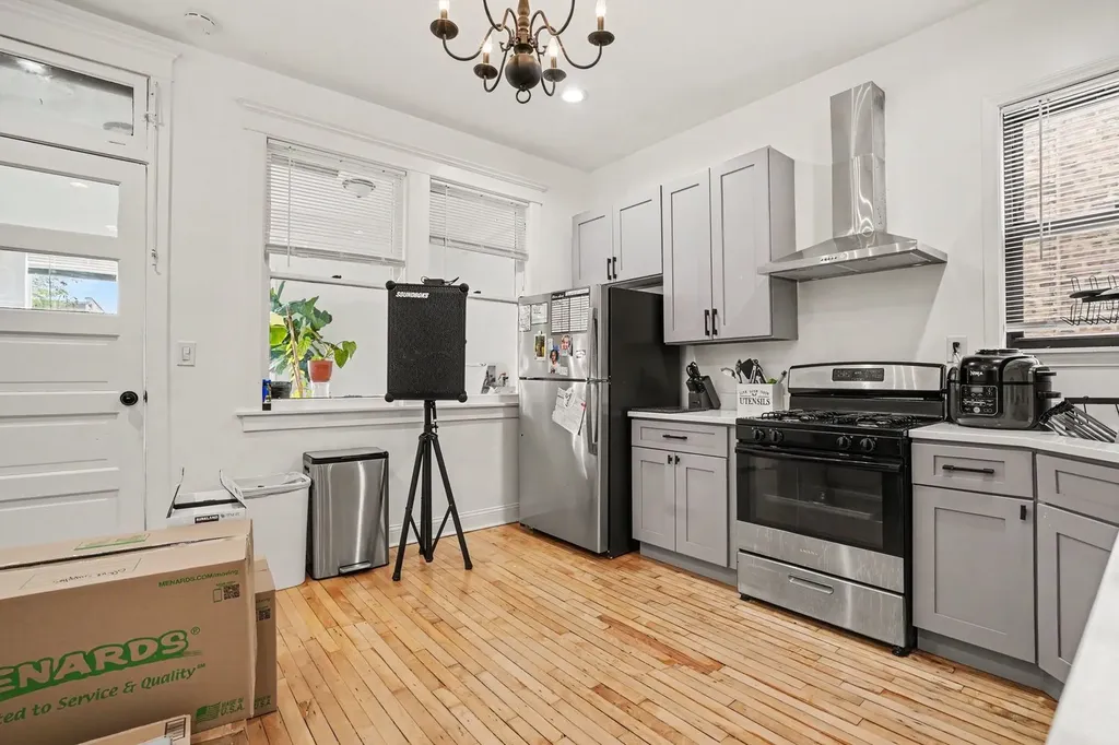 3237 West Cortez Street Chicago IL 60651