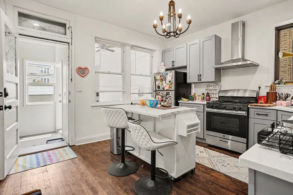 3237 West Cortez Street Chicago IL 60651