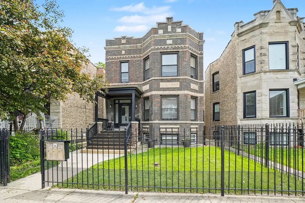 3237 West Cortez Street Chicago IL 60651