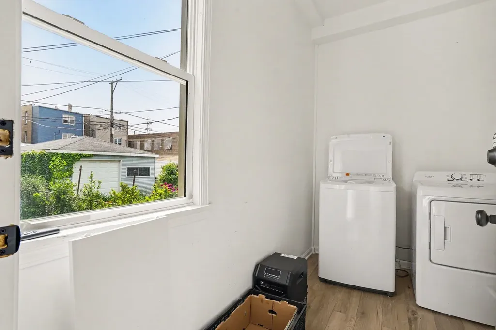 3237 West Cortez Street Chicago IL 60651