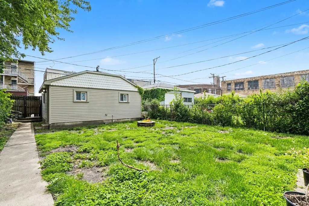 3237 West Cortez Street Chicago IL 60651