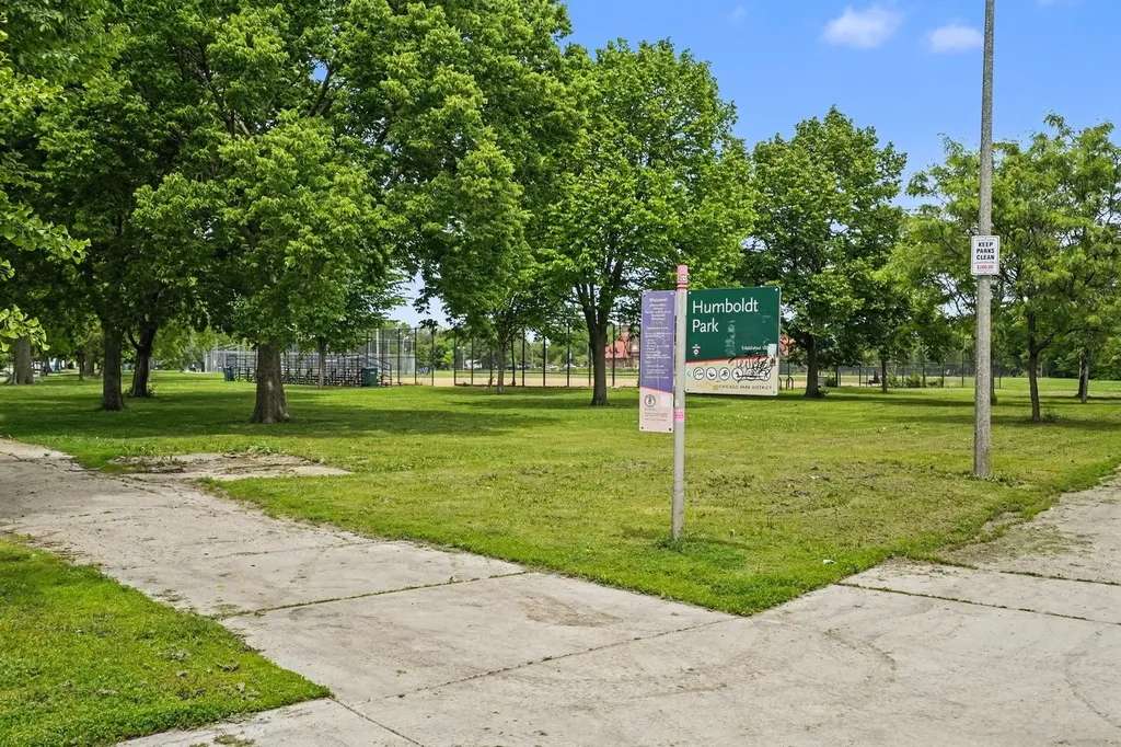 3237 West Cortez Street Chicago IL 60651