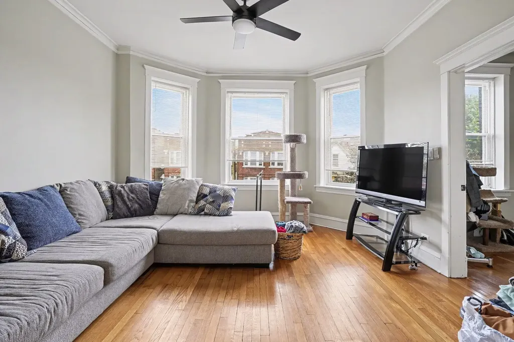 3237 West Cortez Street Chicago IL 60651