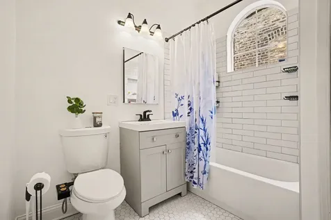 3237 West Cortez Street Chicago IL 60651