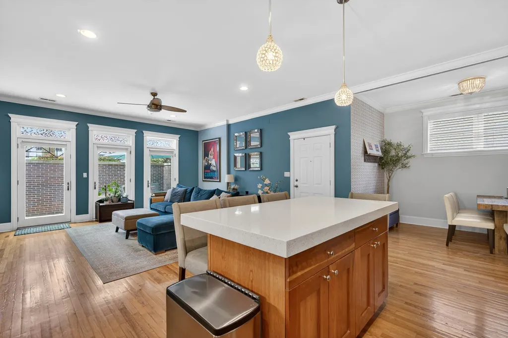 4341 North Mozart Street Chicago IL 60618