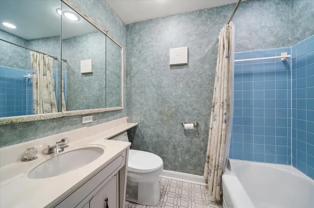 7515 West Rosedale Avenue Chicago IL 60631