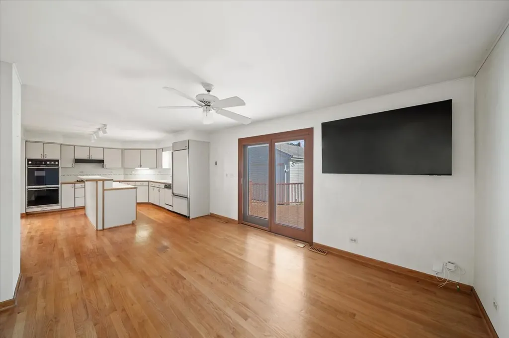 7515 West Rosedale Avenue Chicago IL 60631