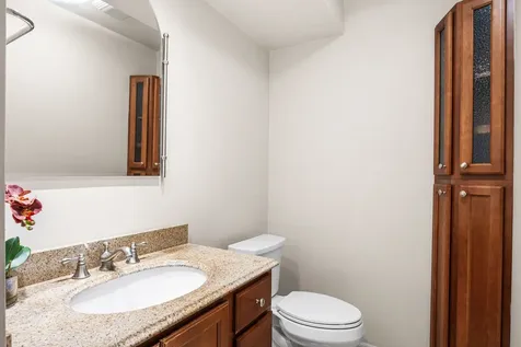 2747 Wilshire Lane Northbrook IL 60062