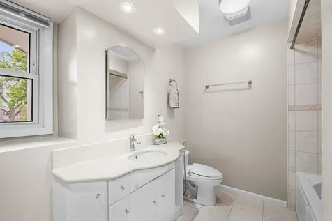 2747 Wilshire Lane Northbrook IL 60062