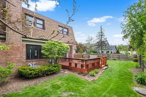 2747 Wilshire Lane Northbrook IL 60062