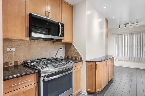 2747 Wilshire Lane Northbrook IL 60062