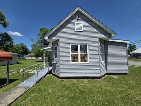 208 Burkett Street Benton IL 62812